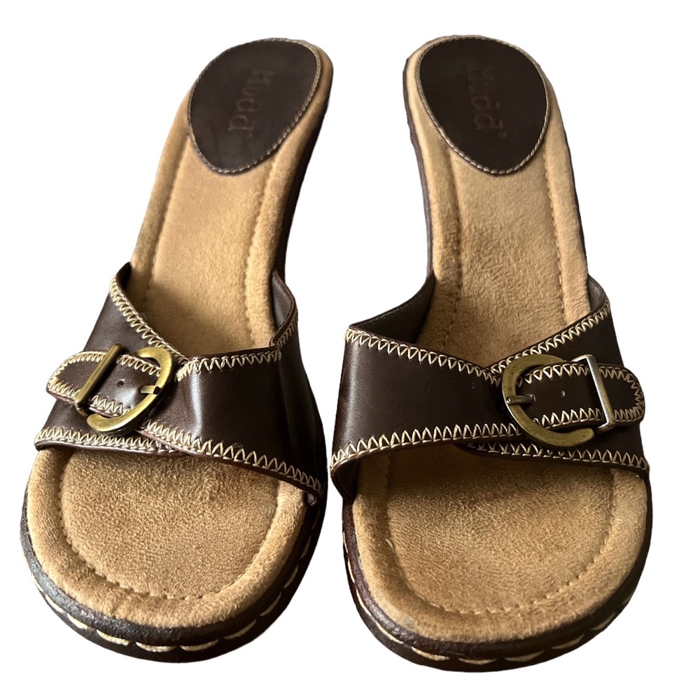 MUDD - WOMEN’S ROLAND BROWN VINTAGE CHUNKY BUCKLED HEELS SIZE 9